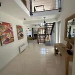 Vila House Mostir