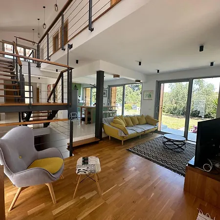 Willa House Mostir *