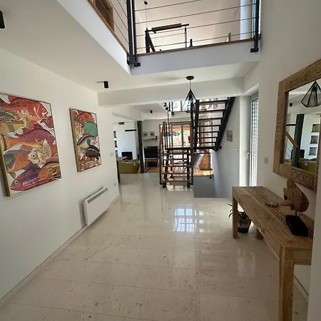 Willa House Mostir