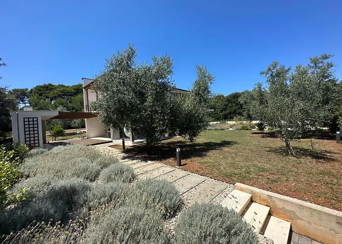 House Mostir * Углян