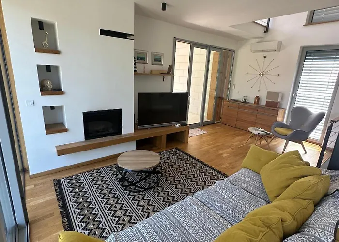 House Mostir * Углян