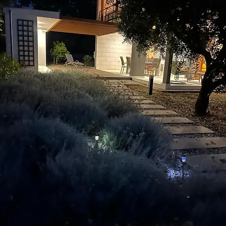 House Mostir * 우글랸